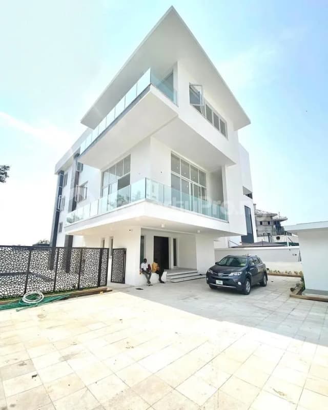 5-Bedroom Detached Duplex With BQ